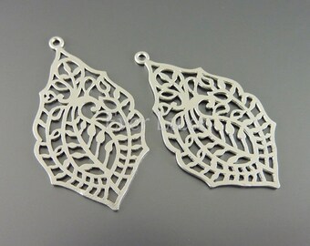 2 abstract paisley pattern pendants / matte silver brass / supplies for making jewelry / metal findings 1047-MR