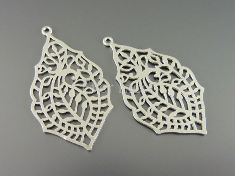 2 abstract paisley pattern pendants / matte silver brass / supplies for making jewelry / metal findings 1047-MR image 1