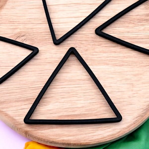 4pcs 25mm triangle pendants, triangle necklace pendant in black, geometric triangle, jewelry pendants 935-BL-25
