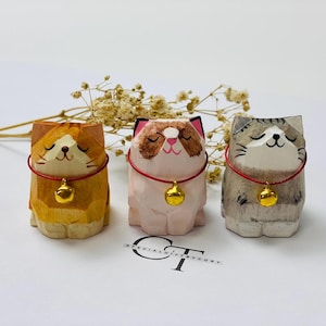 Wooden Cat Keychain Hand carved Charm Unique Desk Decor Cat Figurines Cute Bag Pendant Handmade Car Keyring Adorable Gift for Cat Lovers