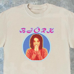ビョーク ポップ スタイル T シャツ | ビンテージ スタイル | クール T シャツ | レトロ T シャツ | フェスティバル | ミュージック T シャツ | 90 年代スタイル | y2k | ギフトのアイデア | グランジ | Alt