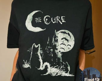 The Cure Cat Graphic Tee: Vintage Style Music T-Shirt