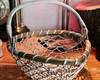 VTG aluminium en messing geweven mand met handgreep zilver en goud druppelvorm