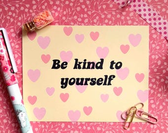 Carte Sois gentil avec toi même , carte postale santé mentale , carte feel good , pensées positives .
