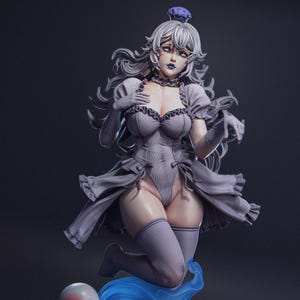 Pode incluir: Uma estatueta cinzenta de uma personagem com cabelo branco comprido e esvoaçante, vestida com um vestido cinzento e meias até à coxa. A figura está pousada sobre chamas azuis, com dois fantasmas de desenhos animados e uma bola de fogo. A estatueta tem uma coroa e maquilhagem escura.
