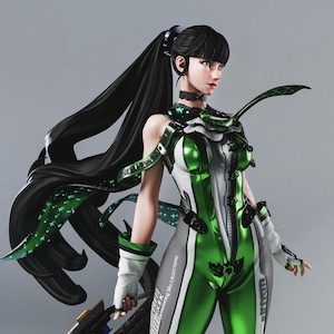 Op de afbeelding: Gedetailleerd beeldje van een personage in een futuristisch groen en wit kostuum. De figuur heeft lang zwart haar en houdt een wapen vast. De outfit heeft een strak ontwerp met accenten van groen en wit. De tekst op de zijkant van de figuur luidt "devastating like LIGHTNING".