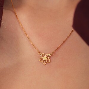 Dainty Birth Flower Necklace , 14K Gold Birth Flower Bouquet Necklace, Birth Month Flower Necklace, Family Birth Flower Necklace Silver