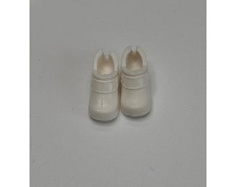 Vintage Barbie weiß Clogs Puppe Schuhe Mattel B Logo Ersatz Zubehör