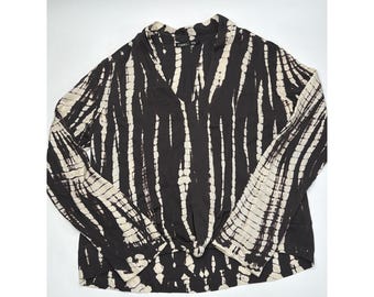 Gypsy 05 Global Village Schwarz Seiden-Batiken-Knoten vorne V-Ausschnitt Bluse klein