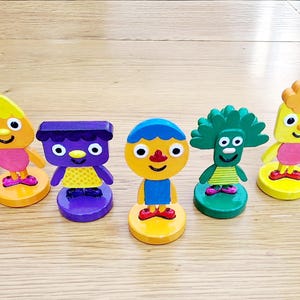 ヌードルと仲間たちのスーパーシンプルソングキャラクター全9体。3Dプリントと手描きで制作。