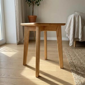Taburete de fresno macizo, asiento minimalista para recibidor, mueble de baño o tocador hecho a mano