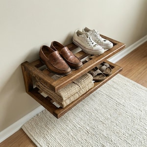 Zapatero de pared estrecho para entradas pequeñas, estante de madera maciza que ahorra espacio