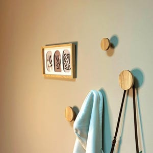 Minimalist Wood Wall Hooks – Scandinavian Solid Oak Pegs for Coats, Towels, Hats & Bags – Modern Natural Wooden Wall Hanger
