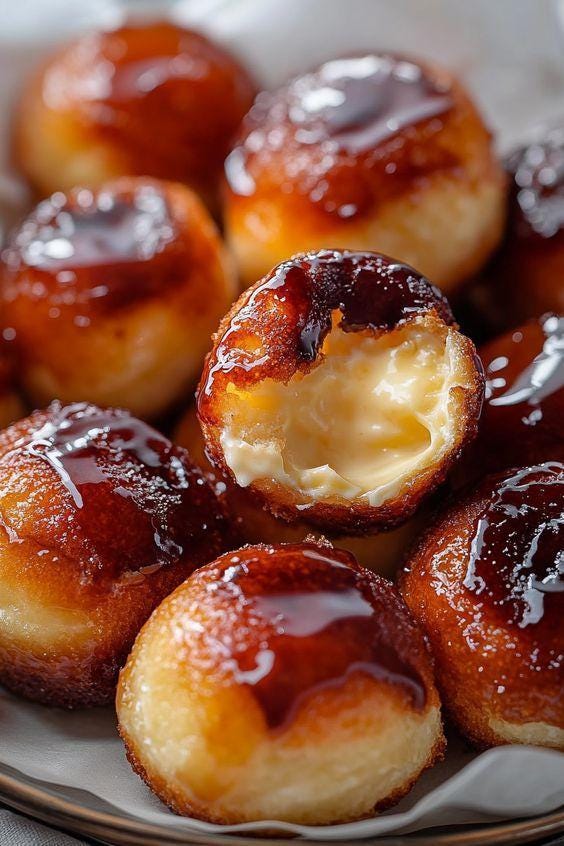 Unwiderstehliche Crème Brûlée Donuts | Einfaches Rezept für weiche, kissenartige und knusprige Leckereien | Herunterladen.