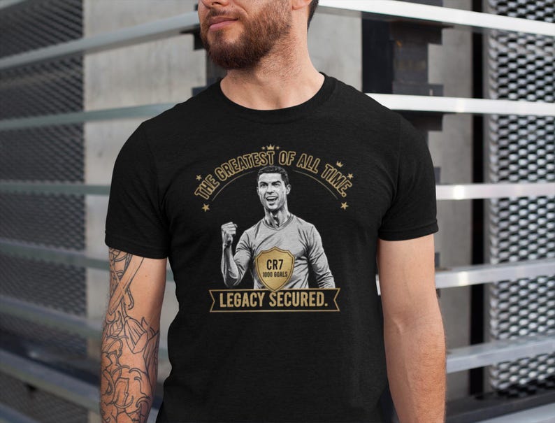 Ronaldo Tshirt, CR7 Tshirt, Cristiano Ronaldo GOAT Football Shirt – Road to 1000 Goals Tee, Soccer Legend Graphic T-Shirt, Football Fan Gift