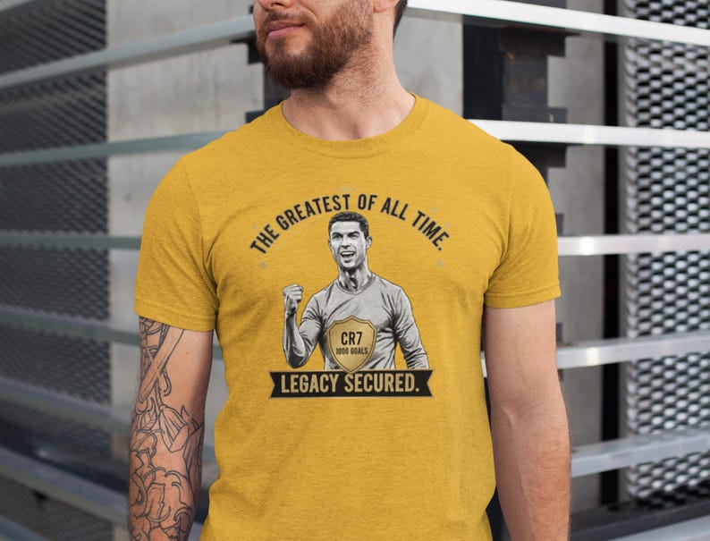 Ronaldo Tshirt, CR7 Tshirt, Cristiano Ronaldo GOAT Football Shirt – Road to 1000 Goals Tee, Soccer Legend Graphic T-Shirt, Football Fan Gift