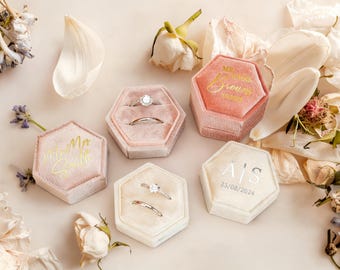 Caja de terciopelo con doble ranura para anillos, San Valentín, personalizada para compromiso, boda, propuesta de matrimonio y monograma.