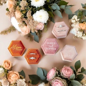 パーソナライズされた結婚指輪ボックス、モノグラムリングベアラー、カスタムベルベットリングボックス、花嫁用結婚指輪ボックス、婚約指輪ボックス