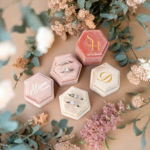 Double Slot Samt Ring Box, Valentinstag, 19 Farben Verlobungsring Box, Ehering Box, Vorschlag Ringträger, Monogramm Ring Box