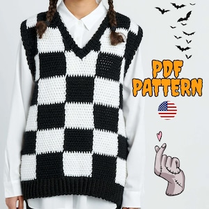 Może przedstawiać: Czarno-biała kamizelka w szachownicę z dekoltem w serek. Obraz zawiera tekst "PDF PATTERN" i grafikę nietoperzy. Kamizelka jest noszona na białej koszuli.