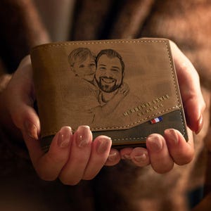 Cartera de cuero personalizada para hombre. Regalo con foto grabada para papá, esposo o novio. Diseño clásico plegable.
