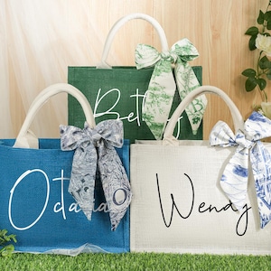 Bridesmaid Burlap Gift Bag, Personalized Bridesmaid Tote Bag, Bridesmaid Gift, Bachelorette Party Favor, Bridal Party Gift, Thank You Bag