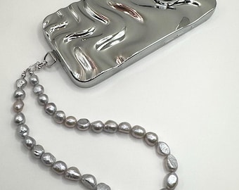 Charm de perla plateada para iPhone