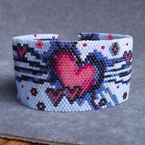 Love Beams Bracelet Pattern - Peyote Stitch Beading Pattern