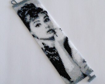 Audrey Hepburn Bracelet Pattern - Peyote Stitch (Zoomed Out)