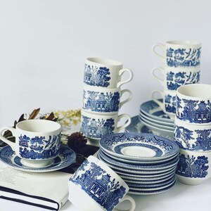 32 PC Set Churchill Blue Willow Dinner Plates Cup & Saucer Soup Bowls China
