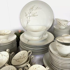 90 PC Mikasa Fine China Gold Floral Platinum Rim Narumi Japan Dinner Serving Set