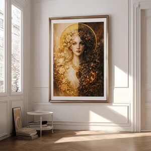 Op de afbeelding: Een ingelijst portret van een vrouw met een halo, verticaal verdeeld met lichte en donkere zijden. De lichte kant toont bloemmotieven en een gouden gloed, terwijl de donkere kant ingewikkelde details heeft. De vrouw draagt een ketting en heeft lang haar.