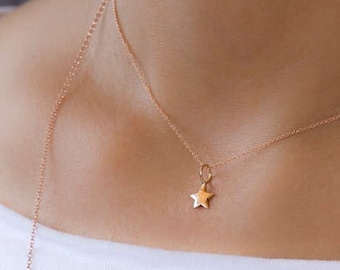 Collar de estrella diminuta de oro macizo / colgante celestial / encanto delicado de San Valentín