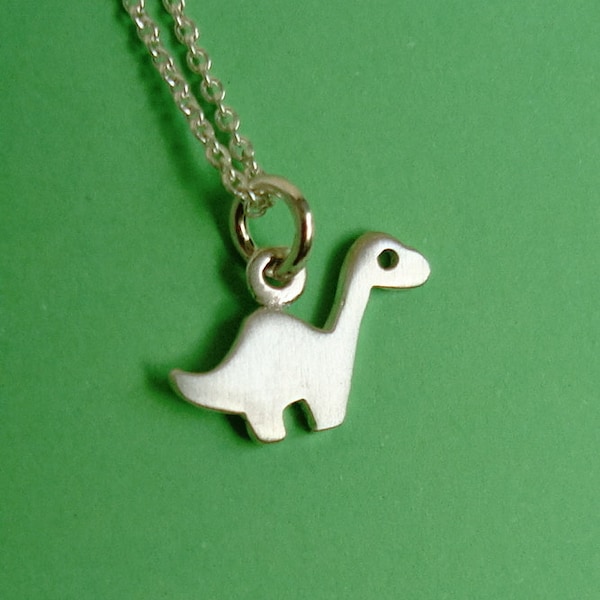 Petit collier brontosaure / joli pendentif dinosaure / cadeau délicat pour enfants, adolescents / argent sterling