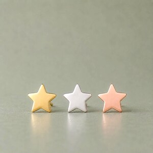 Massief gouden kleine steroorbellen / Celestial Post-oorbellen / Sierlijke alledaagse sieraden / E37-GD