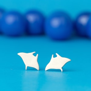 Orecchini a forma di manta in argento sterling / Orecchini a forma di razza / Gioielli con animali marini