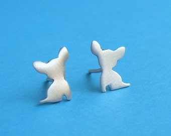 Petites boucles d'oreilles chihuahua en argent sterling / clous d'oreilles pour chien / bijoux pour animaux de compagnie / boucles d'oreilles animaux / E29