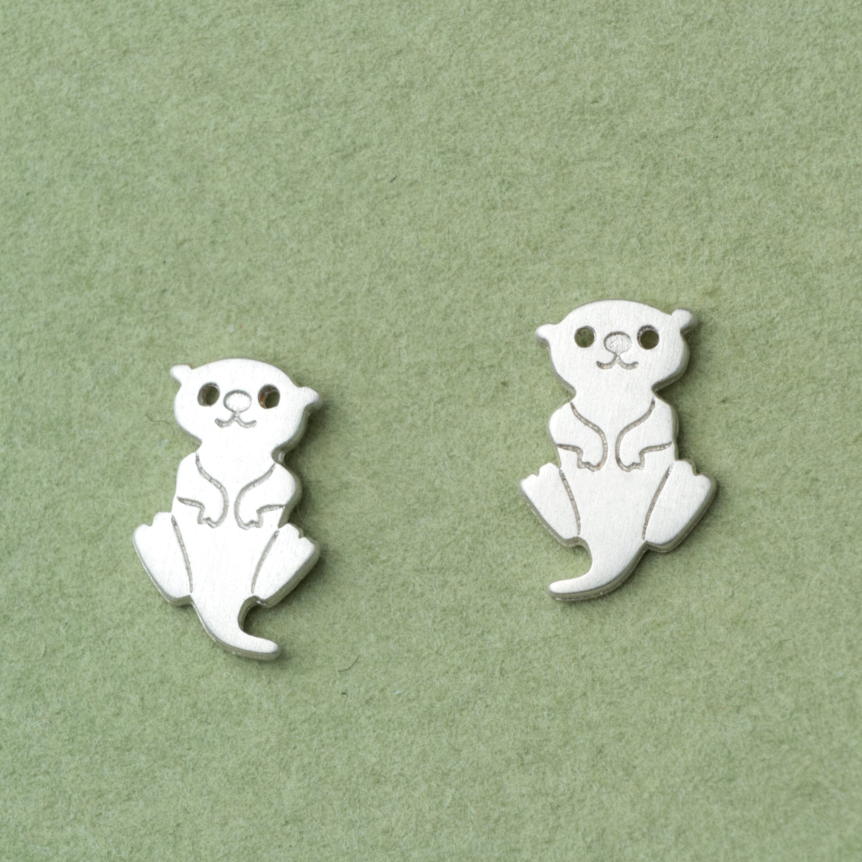 Orecchini in argento sterling a forma di lontra marina, gioielli per la fauna selvatica e la natura. - Italia