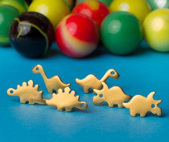 小さなステゴサウルスのダングルイヤリング（スターリングシルバー製