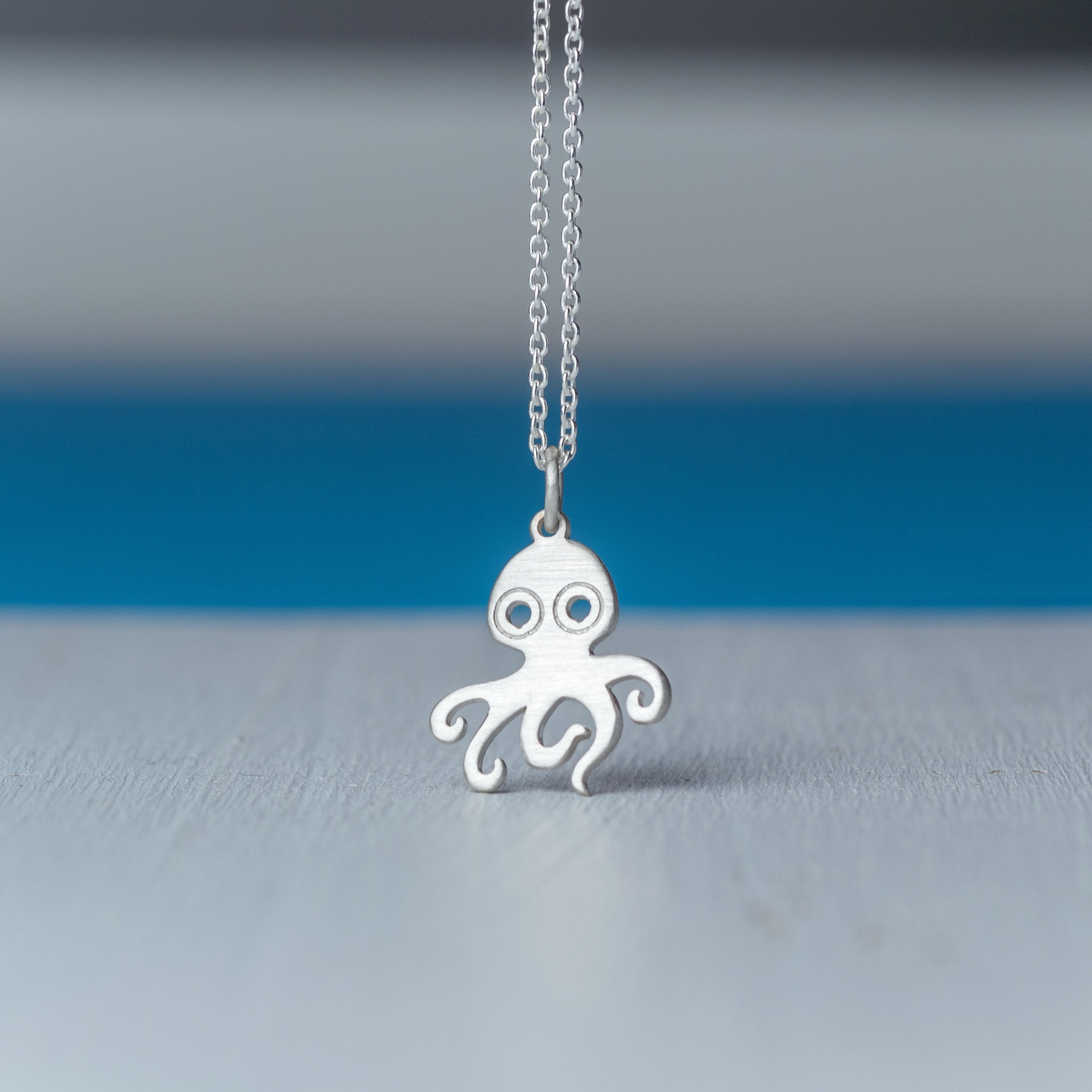 Leggs Octopus Sea Life Ocean Theme Solid Bronze Pendant Necklace, Adult Unisex, Size: 18, Gold