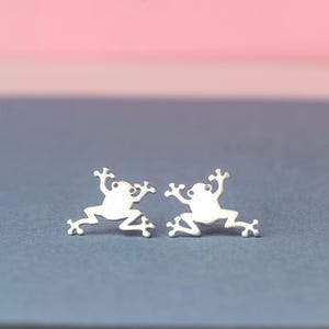 Frog Earrings Sterling Silver / Tiny Tree Frog Studs / Amphibian Jewelry / Fun Gift / E16