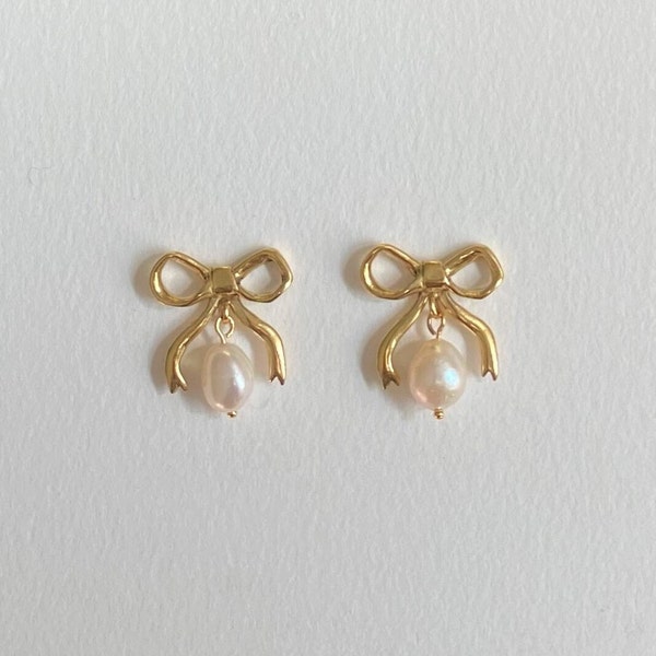 Bow Earrings With Pearls