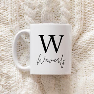 Taza con monograma personalizado, taza con nombre personalizado, taza con apellido, taza con inicial, regalo de boda, regalo de cumpleaños para ella/él, taza con alfabeto, regalo para compañero de trabajo