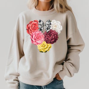 Floral Heart Sweatshirt: Vibrant Botanical Design, Comfortable Fashion