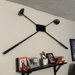 Golfclubmuurbevestiging / golfstickhouder in duelzwaardstijl / verstelbare hoek / geen gaten in muur