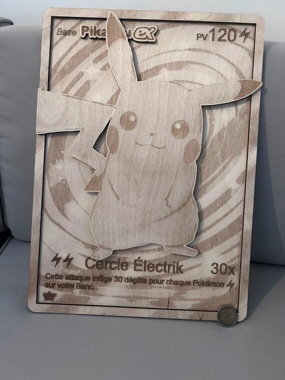 ポケモンカード ピカチュウ EX ゴールド、木彫り 12.5x9 cm または
