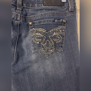 Seven7 bootcut damesjeans blauw medium wash geborduurde denim mt 10 afbeelding 11