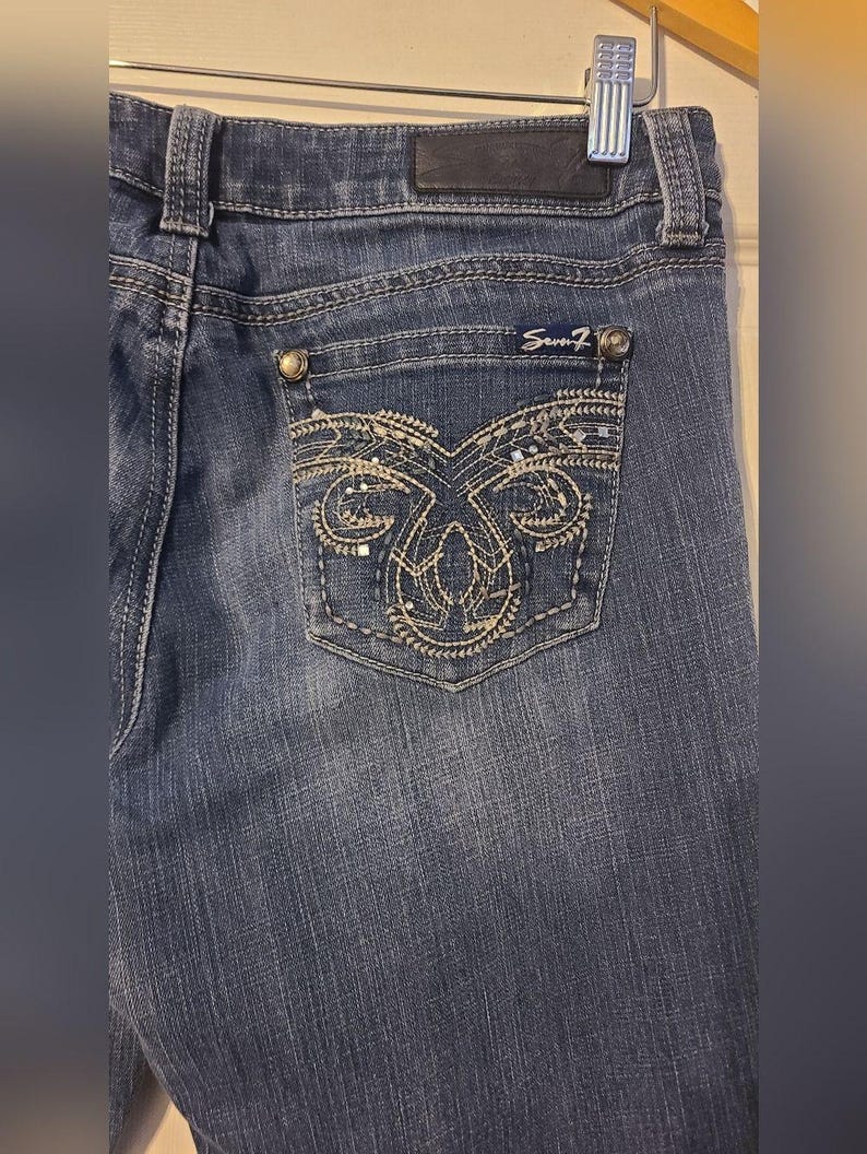 Seven7 bootcut damesjeans blauw medium wash geborduurde denim mt 10 afbeelding 11
