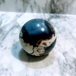 Sphère en agate volcanique 1,75 po.