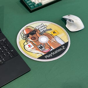 Alfombrilla de ratón redonda inspirada en un juego de CD de PlayStation 2.